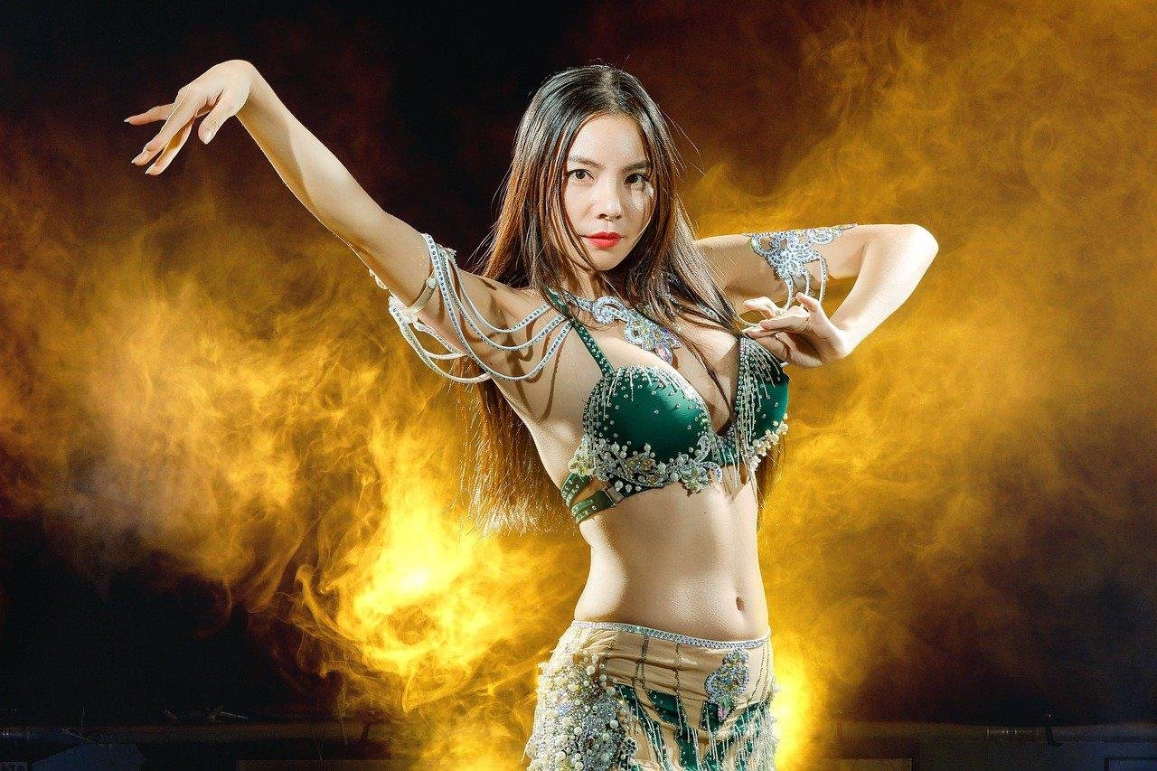 Belly Dance Desert Safari | A Mix Of Beauty & Culture